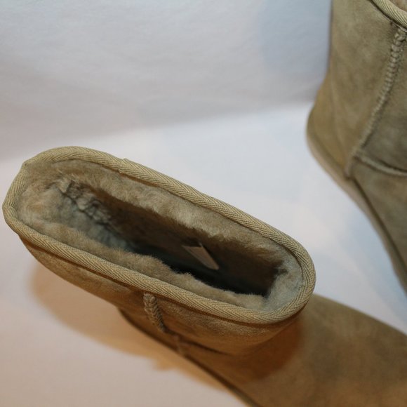 NIB UGG WOMEN'S CLASSIC SHORT SUEDE SHEARLING LINED BOOTS TOMATILLO - Picture 8 of 8